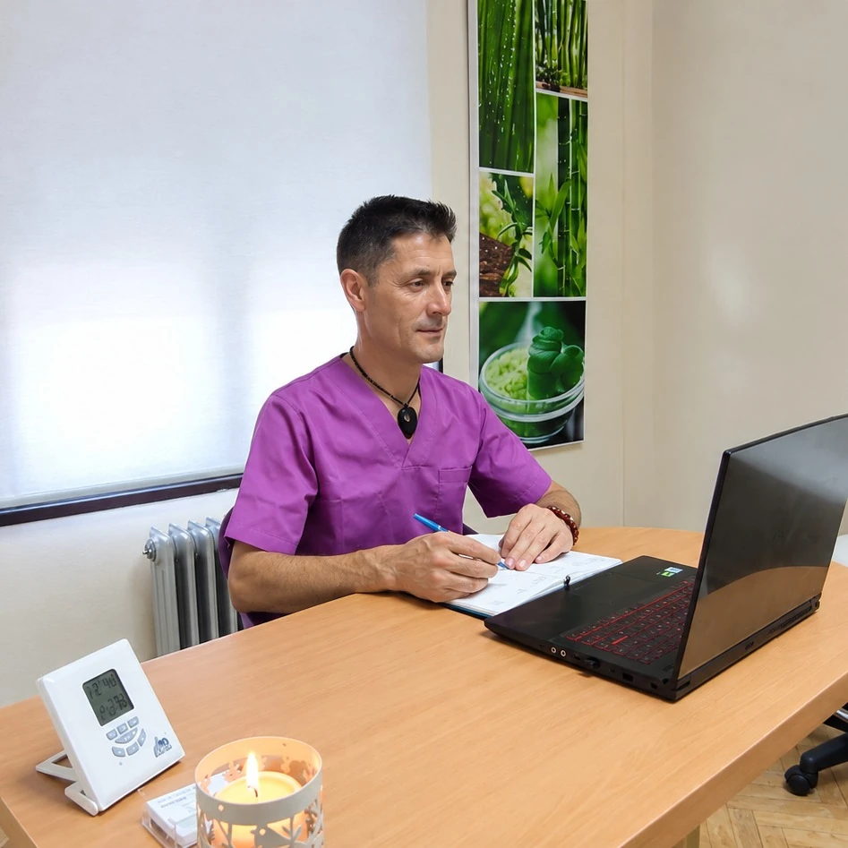 Leonel de Sousa en su consulta